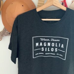 Magnolia Silos tee